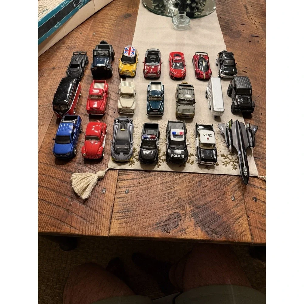 Lot Of 21 Kinsmart 1:46 1:40 1:38 1:36 1:34 1:28 Scale Diecast Car Loose. As Is